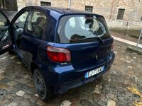 Usata Toyota Yaris 2001 Blu