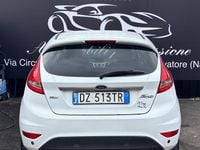 Usata Ford Fiesta Titanium 67 CV (49 kW) 2011 Bianco Utilitaria