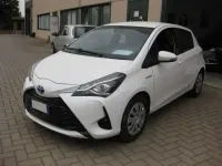 Usata Toyota Yaris Hybrid Cool 73 CV (53 kW) 2019 Bianco Berlina