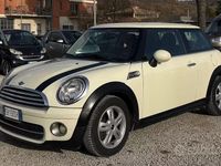 Usata Mini Cooper D 108 CV (79 kW) 2010 Bianco Utilitaria
