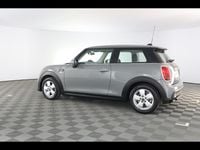 Usata Mini ONE Essential 75 CV (55 kW) 2022 Grigio / pastello Utilitaria