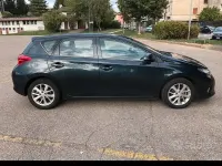 Usata Toyota Auris Hybrid Active 132 CV (97 kW) 2013 Blu Berlina