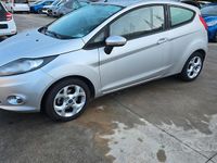 Usata Ford Fiesta Titanium 82 CV (60 kW) 2012 Argento Utilitaria