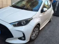 Usata Toyota Yaris Hybrid Business Edition 92 CV (67 kW) 2024 Bianco Berlina