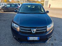 Usata Dacia Sandero Lauréate 75 CV (55 kW) 2014 Blu Berlina