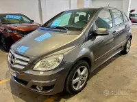 Usata Mercedes B180 Executive 116 CV (85 kW) 2010 Grigio Monovolume