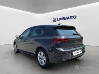 Usata VW Golf VIII Life 116 CV (85 kW) 2022 Grigio Berlina