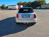 Usata Mini Cooper D 115 CV (84 kW) 2015 Beige Utilitaria