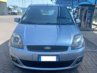 Usata Ford Fiesta 75 CV (55 kW) 2007 Bluazzurro Utilitaria