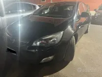 Usata Opel Astra 100 CV (73 kW) 2010 Nero Berlina