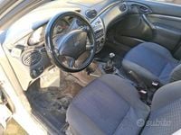 Usado Ford Focus 100 HP (73 kW) 2001 Cinzento Carrinha