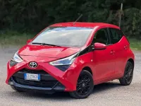 Usata Toyota Aygo Connect Style 72 CV (52 kW) 2021 Rosso Utilitaria