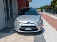 Usata Ford Fiesta Titanium 68 CV (50 kW) 2010 Grigio Berlina