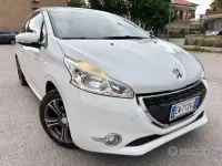 Usata Peugeot 208 68 CV (50 kW) 2014 Bianco Utilitaria