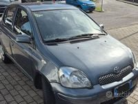 Usata Toyota Yaris Sol 68 CV (50 kW) 2004 Grigio Utilitaria