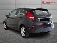 Usata Ford Fiesta Titanium 82 CV (60 kW) 2010 Viola Utilitaria