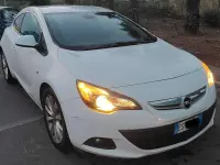 Usata Opel Astra GTC 110 CV (80 kW) 2013 Bianco Coupé