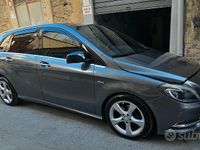 Usata Mercedes B200 136 CV (100 kW) 2012 Grigio Monovolume