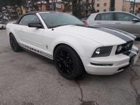 Usata Ford Mustang Convertible 314 CV (230 kW) 2005 Bianco Cabrio