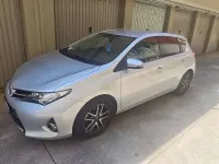 Usata Toyota Auris 90 CV (66 kW) 2015 Argento Berlina