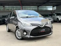 Usata Toyota Yaris Lounge 69 CV (50 kW) 2015 Grigio Utilitaria