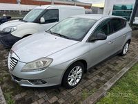 Usata Lancia Delta 120 CV (88 kW) 2013 Grigio Utilitaria