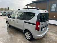 Usata Dacia Dokker Lauréate 90 CV (66 kW) 2016 Grigio Monovolume