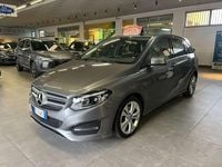 Usata Mercedes B180 122 CV (89 kW) 2018 Grigio Monovolume