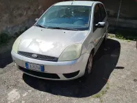 Usata Ford Fiesta 80 CV (58 kW) 2002 Grigio Utilitaria