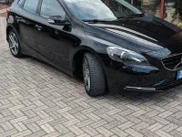 Usata Volvo V40 120 CV (88 kW) 2016 Nero Berlina