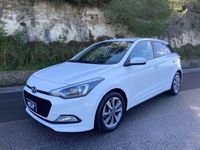 Usata Hyundai i20 Comfort 75 CV (55 kW) 2015 Bianco pastello Utilitaria