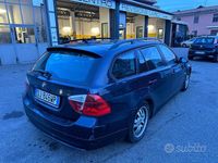 Usata BMW 318 122 CV (89 kW) 2006 Blu Station wagon