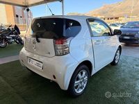 Usata Toyota iQ Sol 68 CV (50 kW) 2010 Bianco Utilitaria
