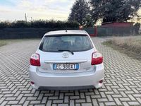 Usata Toyota Auris Sol 99 CV (72 kW) 2010 Argento Utilitaria