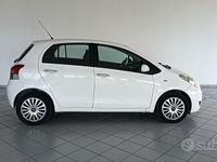 Usata Toyota Yaris Sol 90 CV (66 kW) 2011 Bianco Utilitaria