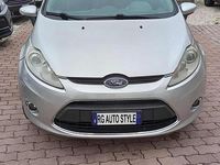 Usata Ford Fiesta 97 CV (71 kW) 2010 Grigio Utilitaria