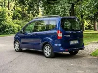 Begagnad Ford Tourneo Courier 101 HK (74 kW) 2018 Blå Minibuss
