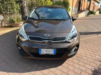 Usata Kia Rio EX 90 CV (66 kW) 2012 Marrone Berlina