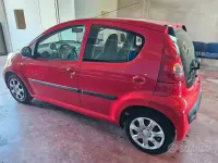 Usata Peugeot 107 Access 68 CV (50 kW) 2011 Rosso Utilitaria