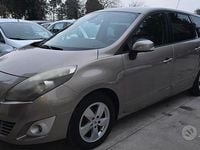 Usata Renault Grand Scénic III 105 CV (77 kW) 2009 Giallo Monovolume