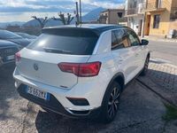 Usata VW T-Roc 150 CV (110 kW) 2018 Bianco SUV