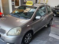 Usata Toyota Yaris 65 CV (47 kW) 2004 Grigio Berlina