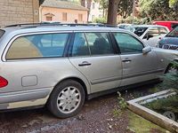 Usata Mercedes E200 136 CV (100 kW) 1997 Grigio Station wagon