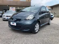 Usata Toyota Aygo 68 CV (50 kW) 2010 Grigio Utilitaria