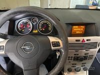Usata Opel Astra GTC 90 CV (66 kW) 2007 Berlina