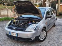 Usata Ford Fiesta 68 CV (50 kW) 2004 Grigio Utilitaria