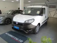 Usata Fiat Doblò Lounge 105 CV (77 kW) 2021 Bianco Monovolume