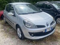 Usata Renault Clio III Luxe 75 CV (55 kW) 2005 Argento Berlina