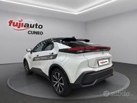 Usata Toyota C-HR Trend 190 CV (139 kW) 2024 Platinum pearl white & black SUV