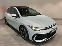 Usata VW Golf VIII R-line Plus 116 CV (85 kW) 2025 Ice blu Berlina
